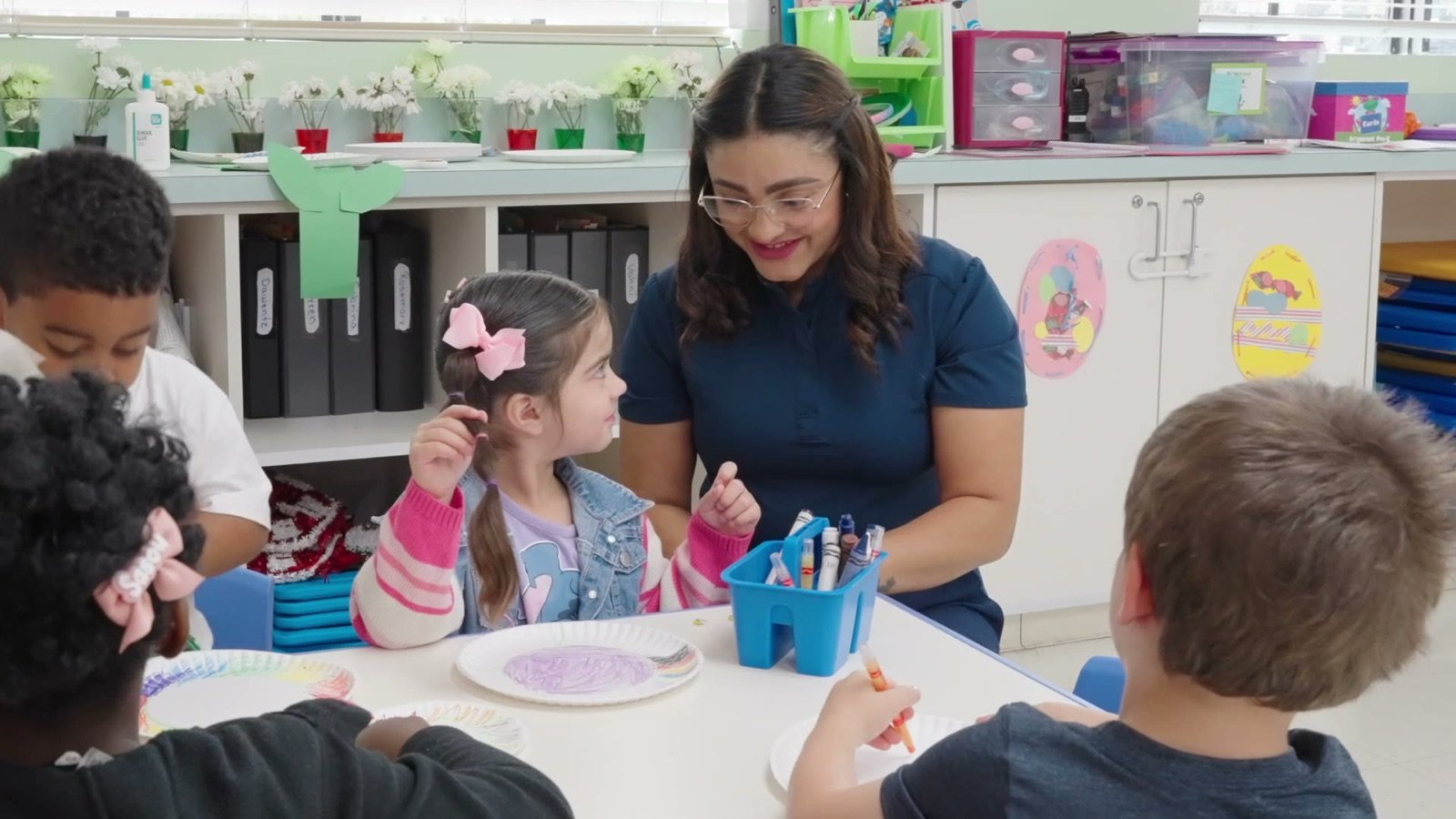 A guide working with children at the table
